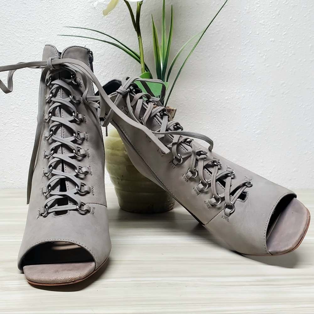 Steve Madden Freemee Gray Lace-Up Ankle Heel Boots Side Zip Size 8M